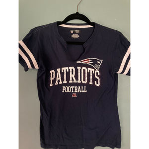NFL Patriots Football navy blue short sleeve v-neck t-shirt size small